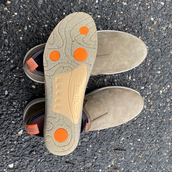 Earth Element Steadfast Taupe Slip on These are Sample shoes - Picture 4 of 12
